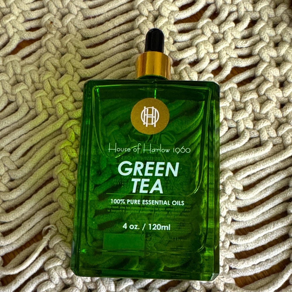 House of Harlow‎ 1960 Green Tea Essential Oil 4 oz green glass bottle